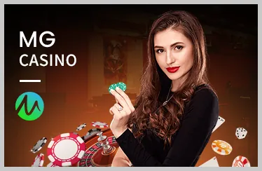 Người chia bài trực tiếp đang chia bài Blackjack, với các chip và bàn chơi.